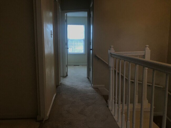 Building Photo - End Unit Townhouse in Virginia Beach