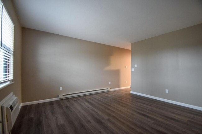 Building Photo - 3465 Lilac Ln
