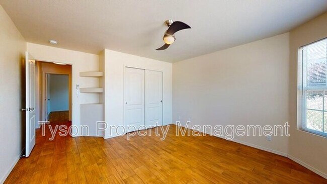 Building Photo - 6248 Calle Feliz NW