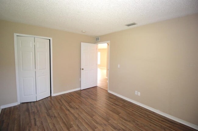 Building Photo - 32 Ryding Ln