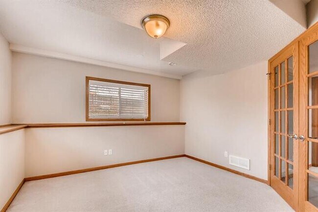 Building Photo - 2831 Carver Park Cir, Woodbury, MN, 55125