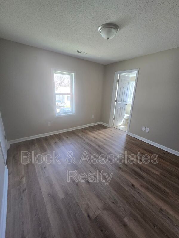 Building Photo - 601 Huger St