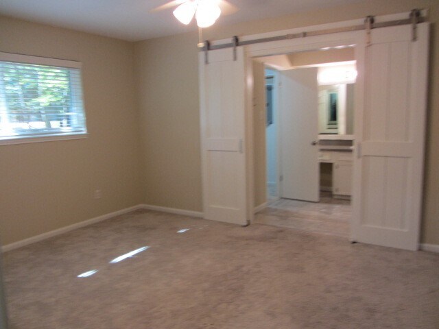 Building Photo - 603 Hillcrest Dr