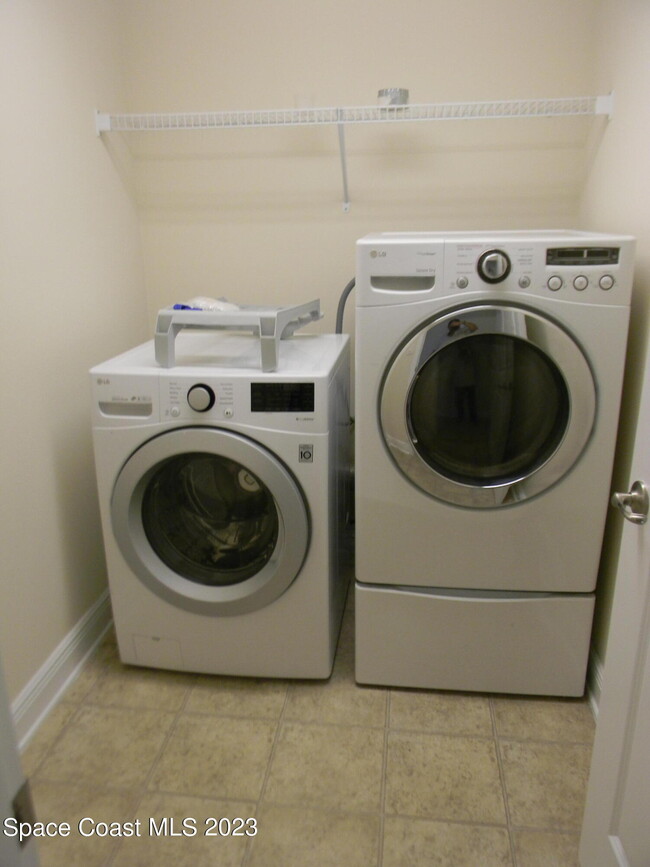 Building Photo - 1576 Alaqua Way