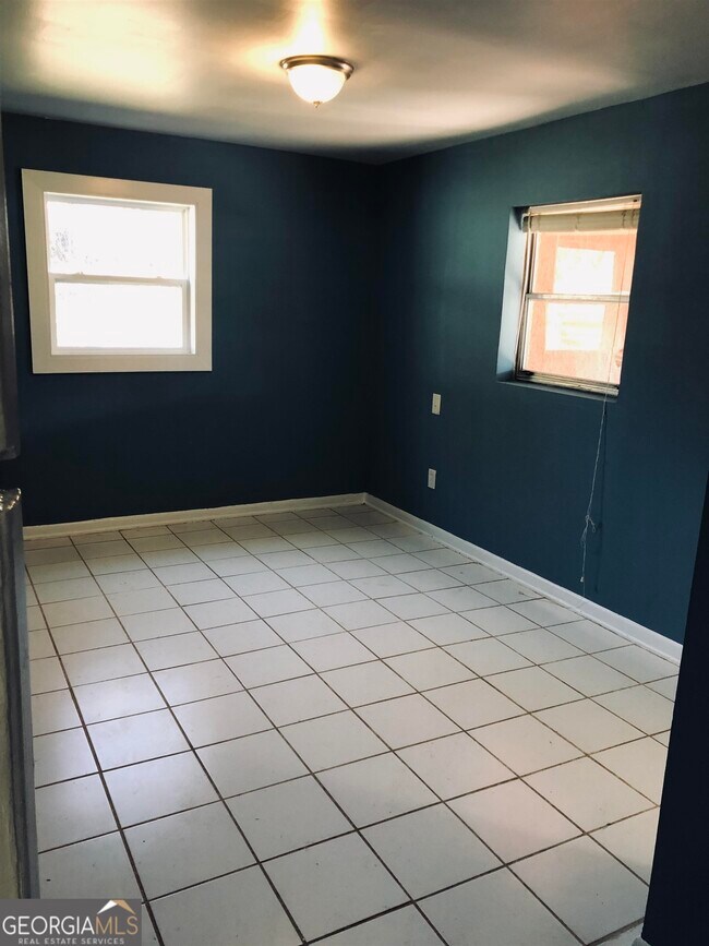 Building Photo - 3995 Withrow Dr