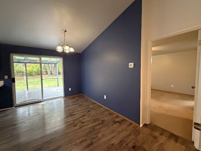 Building Photo - Spacious living with city access 3 bed 2 bath rambler!