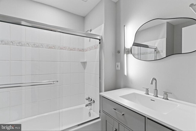 Building Photo - 9116 Hamilton Dr