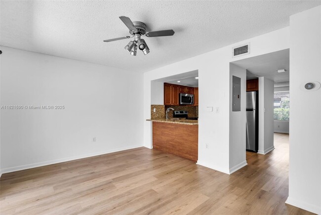 Building Photo - 10202 SW 77th Ct
