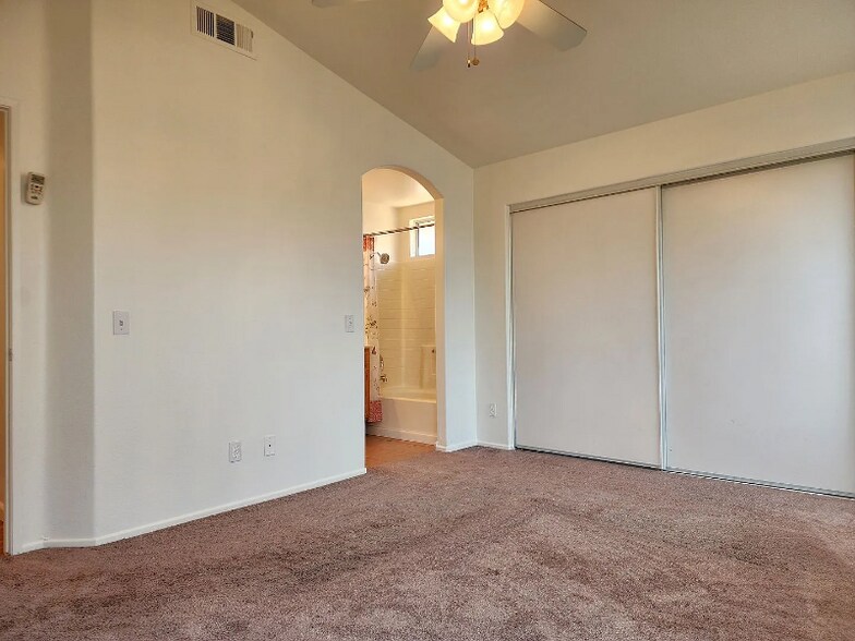 Building Photo - 879 Poppyseed Ln
