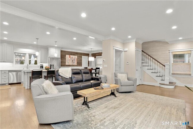 Building Photo - 69 Weed Ave