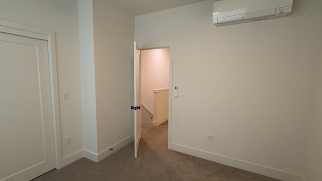 Building Photo - Elegant Townhome with modern architectural design Located in the Brentwood Neighborhood