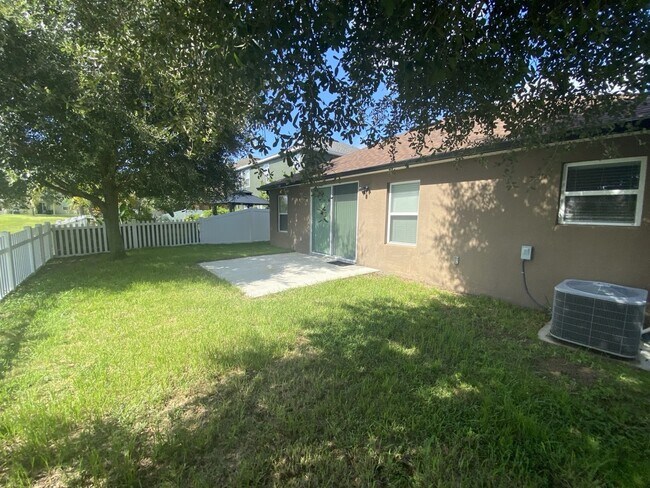 Building Photo - Spacious 3 bedroom 2 bathroom home in the Sawgrass community