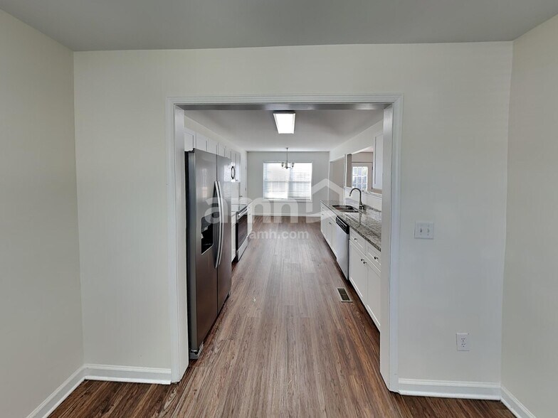 Building Photo - 204 Bates Ct