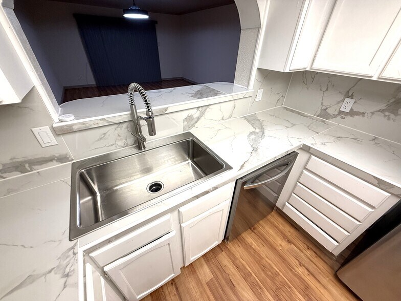 Building Photo - 4557 N O'Connor Rd