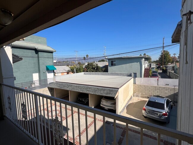 Building Photo - 5264 Cahuenga Blvd