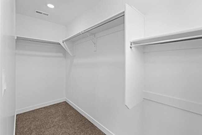 Building Photo - Modern and New 3 Bedroom Townhome in Long ...