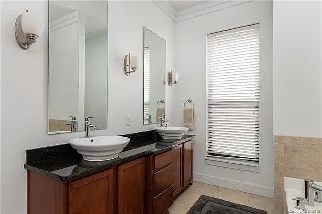 Building Photo - 3206 Noda Blvd