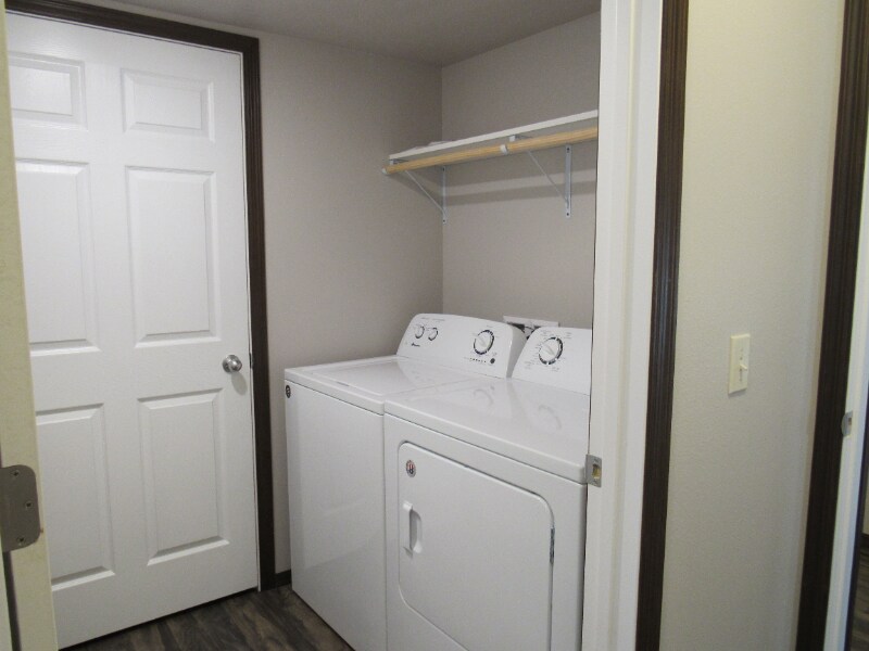 Building Photo - 325 Jerry Pl