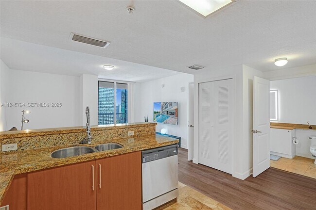 Building Photo - 170 SE 14th St