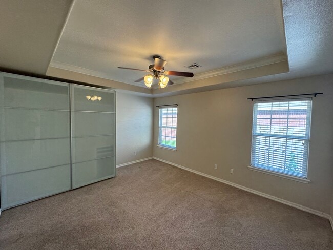 Building Photo - Gorgeous 3-Bedroom Home with Spacious Yard