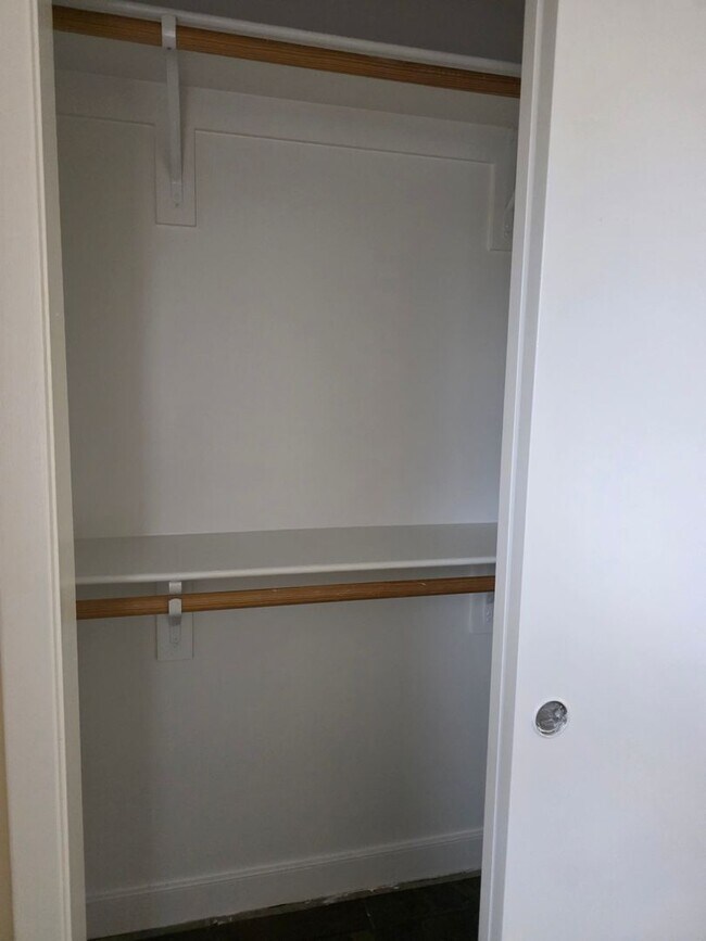 Building Photo - 315 Warren Ave