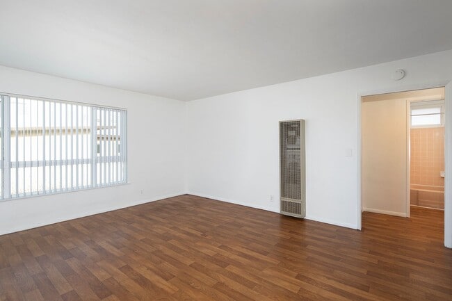 Building Photo - OPEN HOUSE: 12/27 & 12/28 1-2PM ~ Studio in La Jolla ~ 1 MILE from Beach!