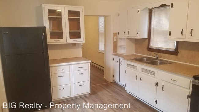 Building Photo - 107 King St