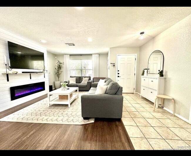 Building Photo - 10142 Amber Flora Dr