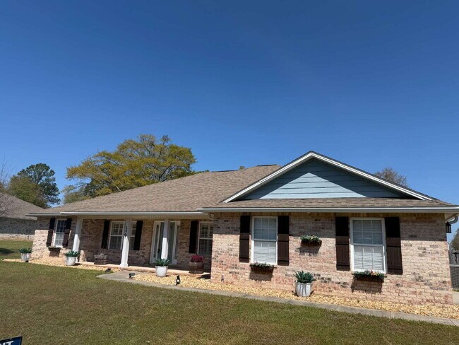 Building Photo - "Spacious 4-Bedroom Pool Home in Crestview!"