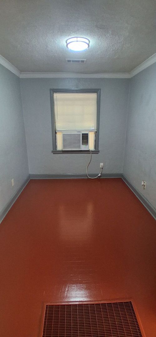 Building Photo - 4 Success is offering this beautiful 2 bedroom 1 bath with formal dining. The home features hardw...