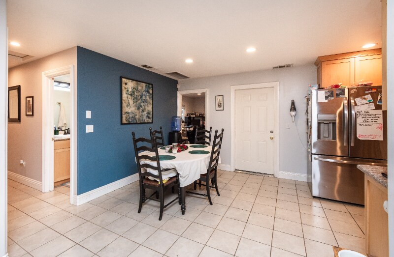 Building Photo - 2304 Michigan Blvd