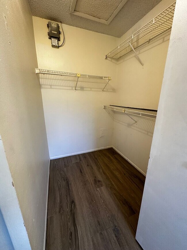 Building Photo - 862 Commonwealth Ct