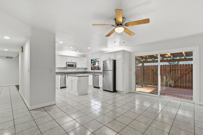 Building Photo - Spacious Detached Home with Private Patio in Prime Tustin Community