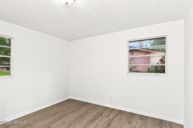 Building Photo - 1106 Easy St