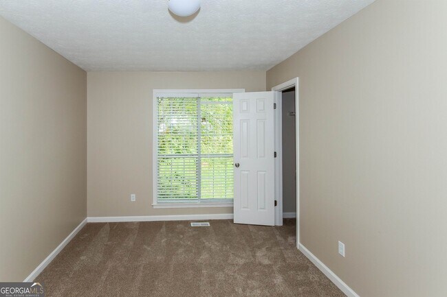 Building Photo - 121 Aristocratic Way