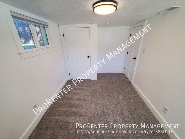 Building Photo - 145 W 200 N