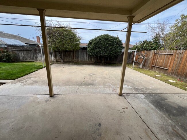 Building Photo - 723 S California St