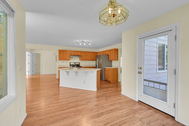 Building Photo - $3,095.00, 3-bed, 3.5-bath with bonus room...