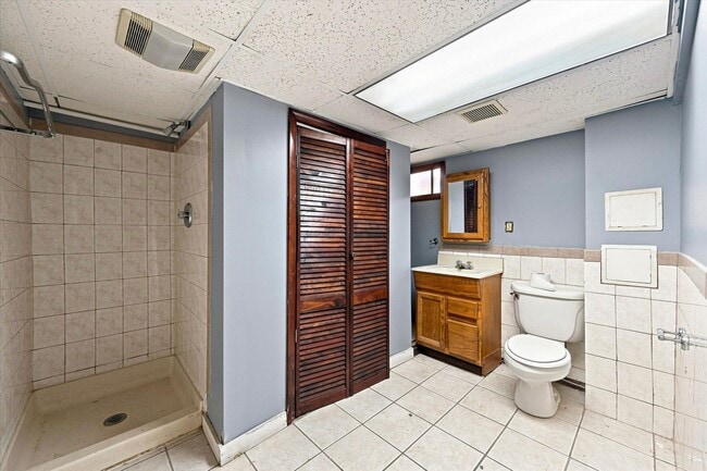 Building Photo - 309 W 38th St