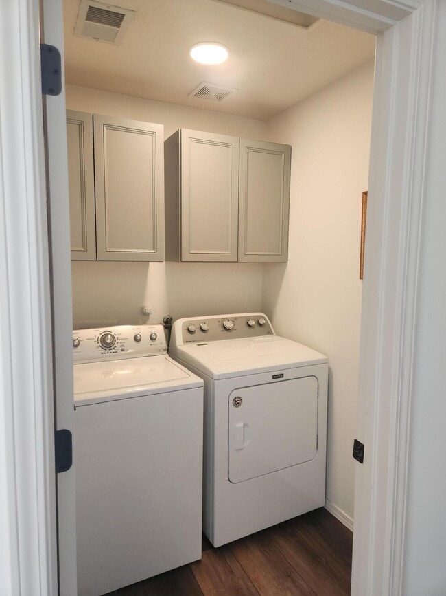 Building Photo - 1943 Busher St SE