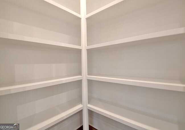 Building Photo - 190 Redhaven Dr