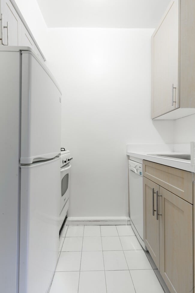 Kitchen - 110 W 15th St