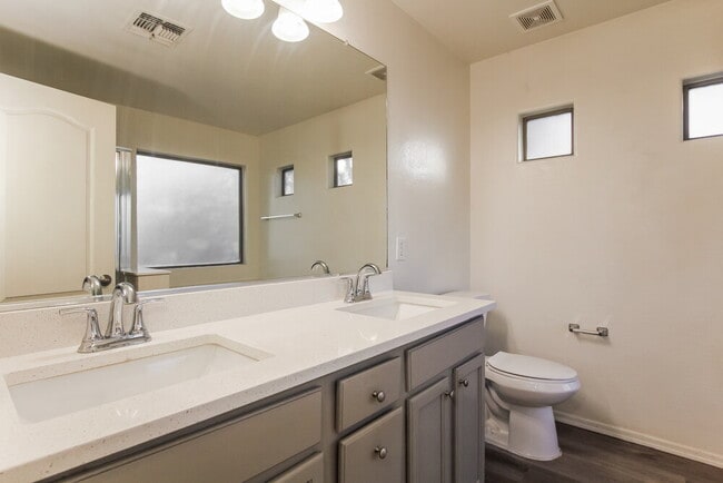 Building Photo - 1607 W Nancy Ln