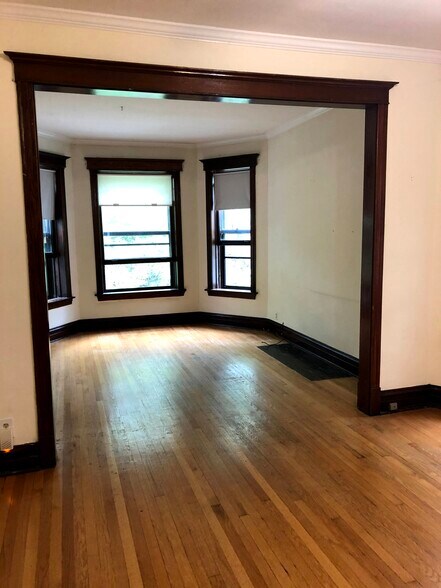 Living room - empty - 1233 W Newport Ave