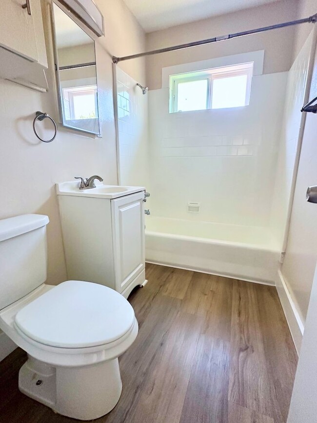 Building Photo - Cedar LB