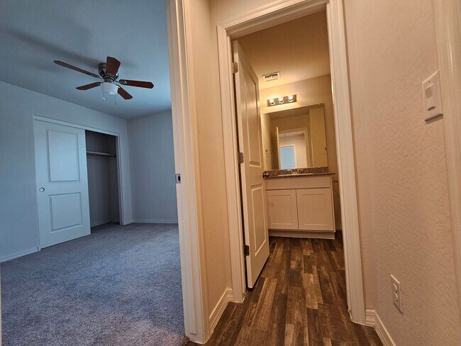 Building Photo - SHORT TERM /FREE RENT CALL FOR DETAILS