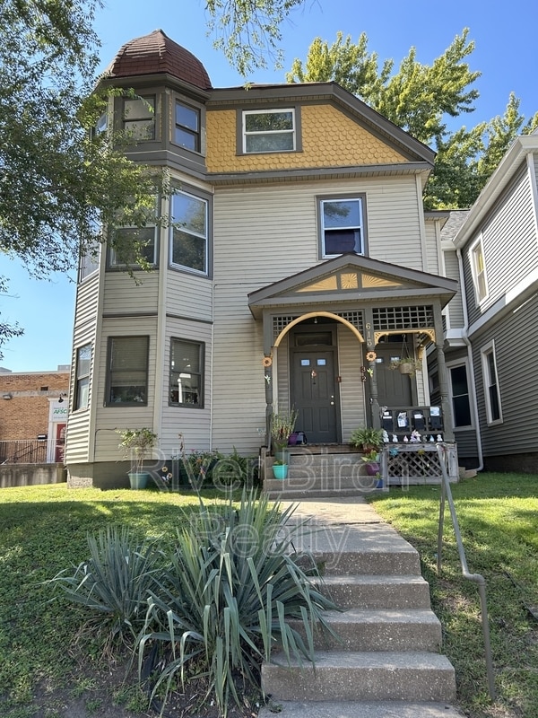 Building Photo - 613 S 5th St