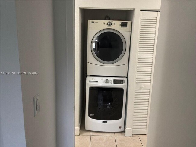 Building Photo - 6051 10th Ave N