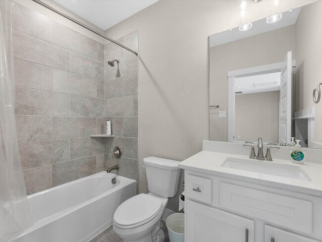 Building Photo - 16011 Mason Run Dr