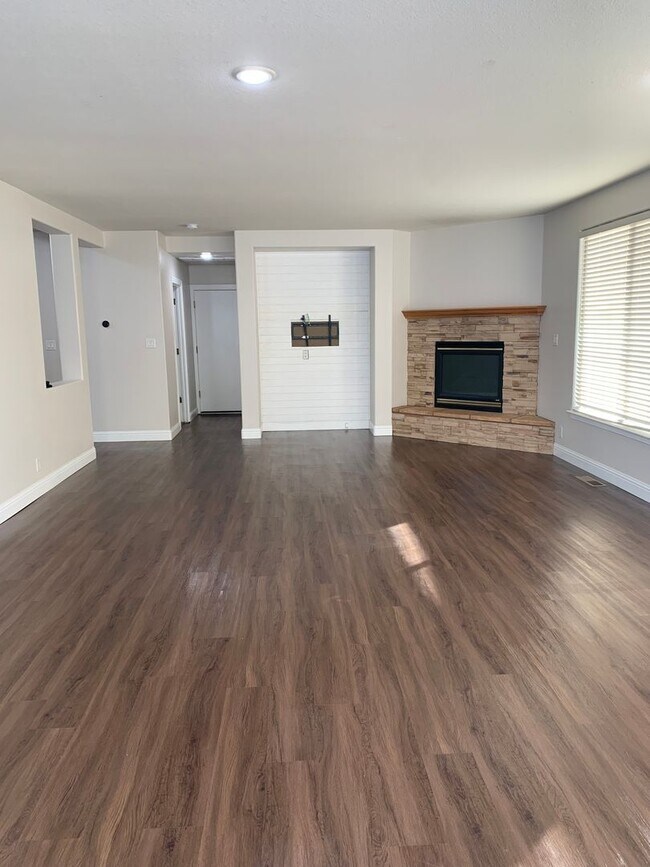 Building Photo - 7117 Heatherwood Dr